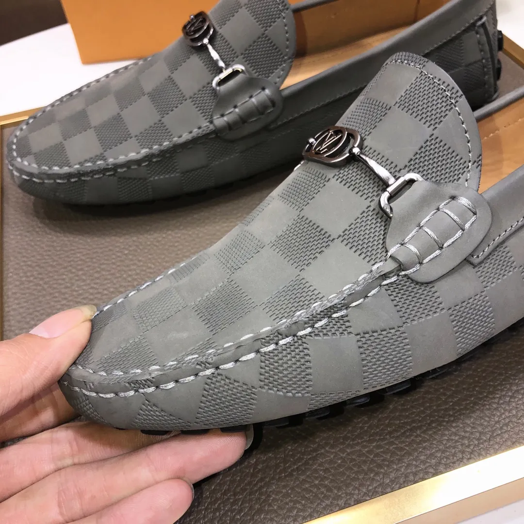 Men's men's shoes 💰420💰 [LV Doudou shoes] (water-dyed cowhide lining) new model is on the market, available on the official website. The new Doudou shoes are processed into single-color materials, and the uppers are made of imported cowhide material. The body of the shoe is fully hemmed with mark thread, and is lined with imported original cowhide leather. The elegant shoe shape is super suitable for all-matching, and the size is 38-44.